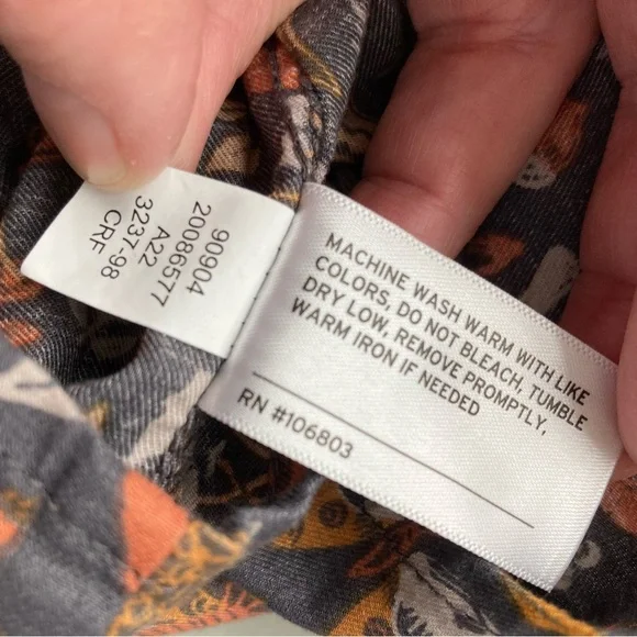 Duluth Women’s XL Printmaker Patterned Button-Up Shirt Mushrooms and Moths - Picture 5 of 9